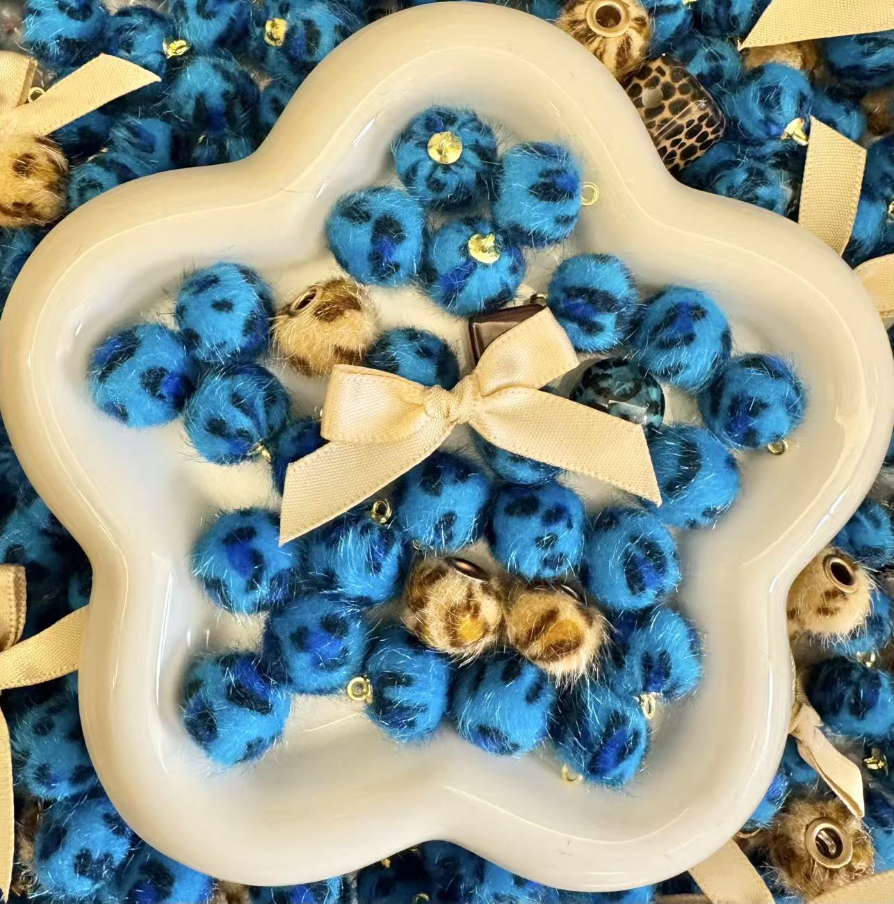 Noble blue leopard car hanger mix