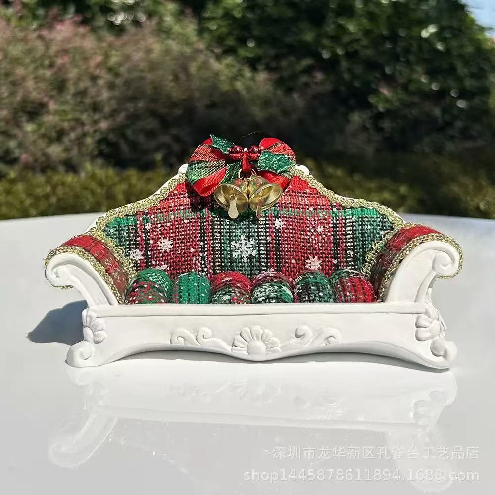 Luxurious black princess necklace display sofa