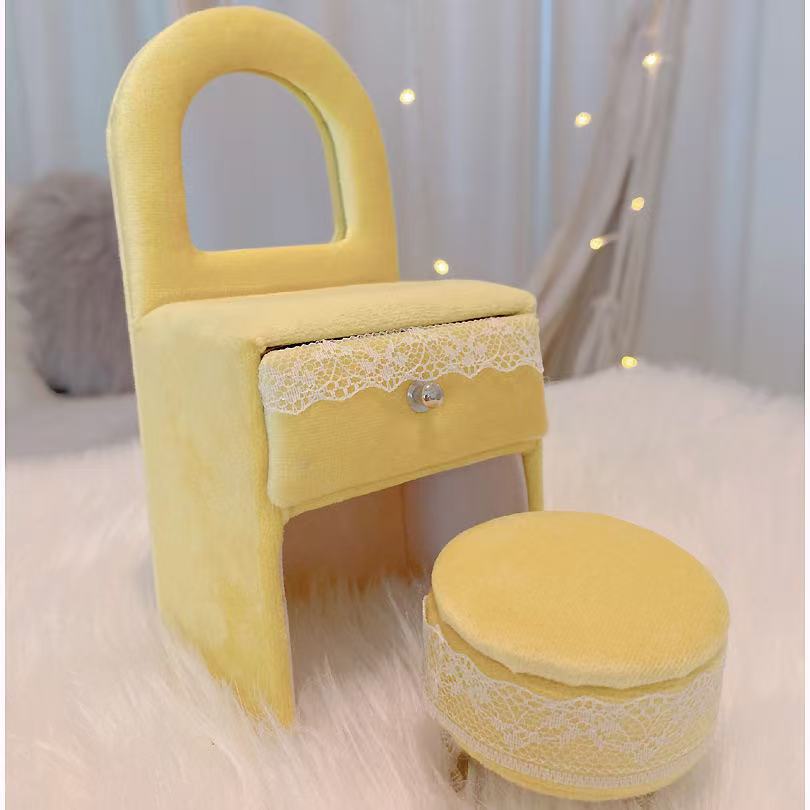 Luxurious black princess necklace display sofa