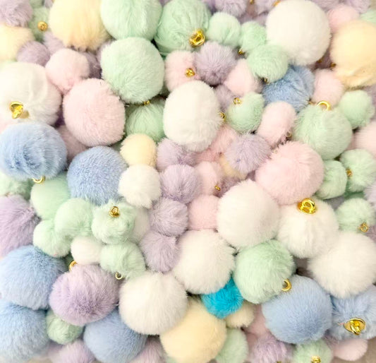 Light colored pom pom Mix