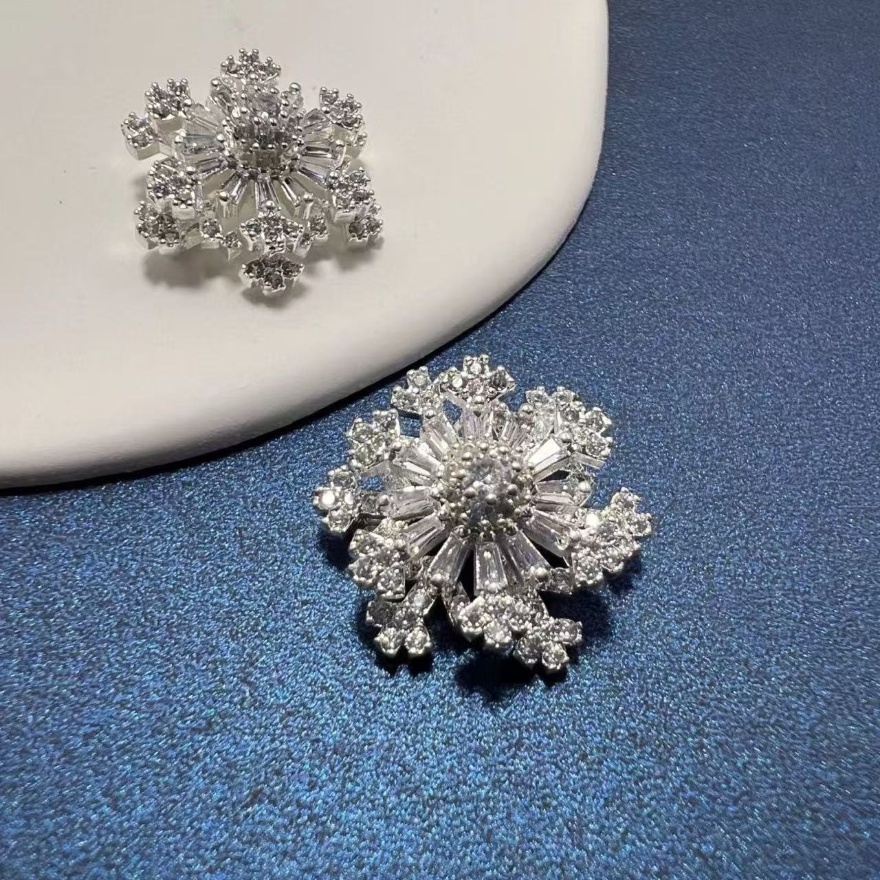 Rotating Snowflakes(Large)